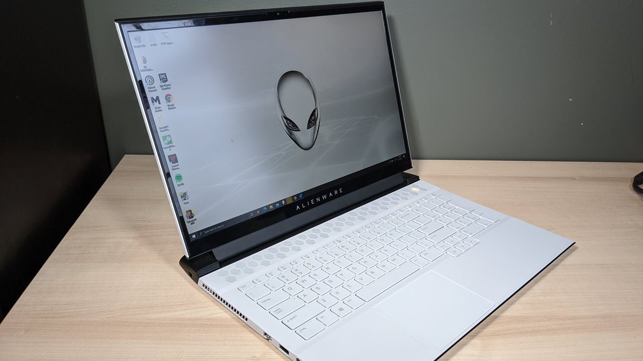 Exploring the Alienware 17 R5 Gaming Laptop/