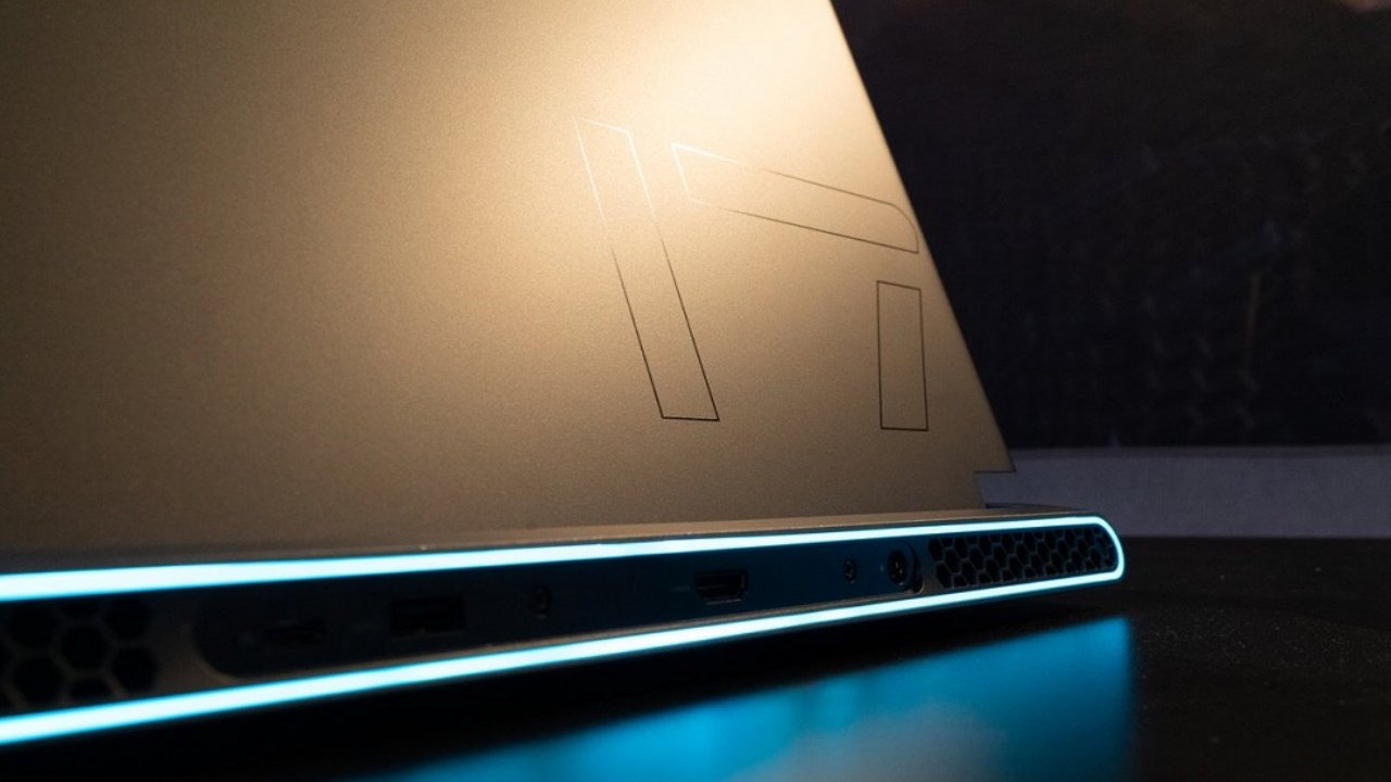 Exploring the Alienware 17 R5 Gaming Laptop//